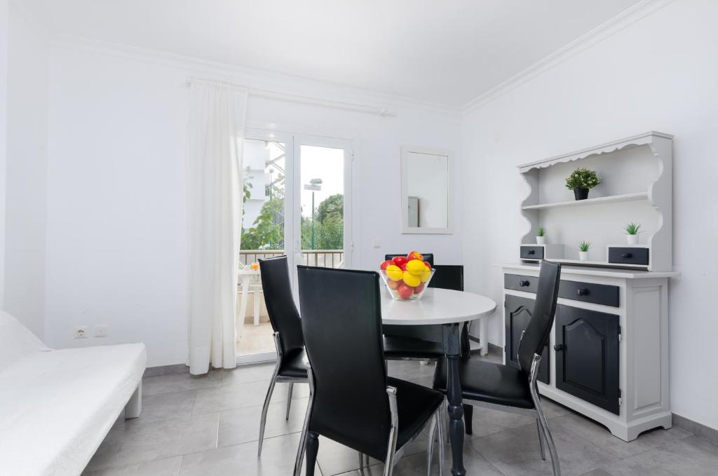 Kuchyň nebo kuchyňský kout v ubytování Alcudia Apartments