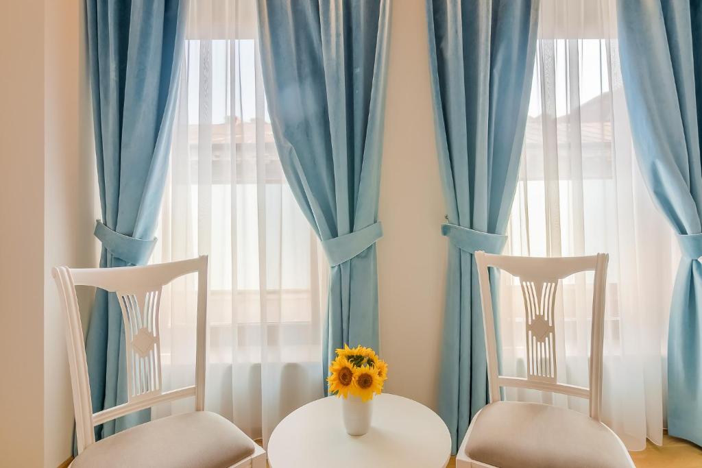 New Era Hotel Old Town Party Zone Bucharest- parking with fee nearby - NOT at the hotel ! - Resim 45