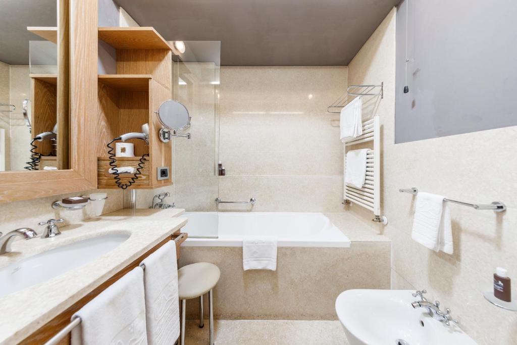 A bathroom at Hotel Spinale