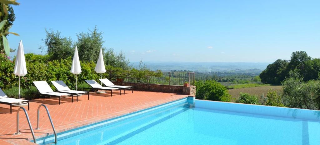 Bazén v ubytovaní Agriturismo Rigone in Chianti alebo v jeho blízkosti