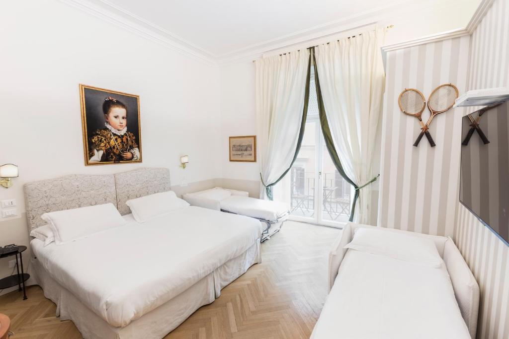 A bed or beds in a room at Relais Donna Lucrezia