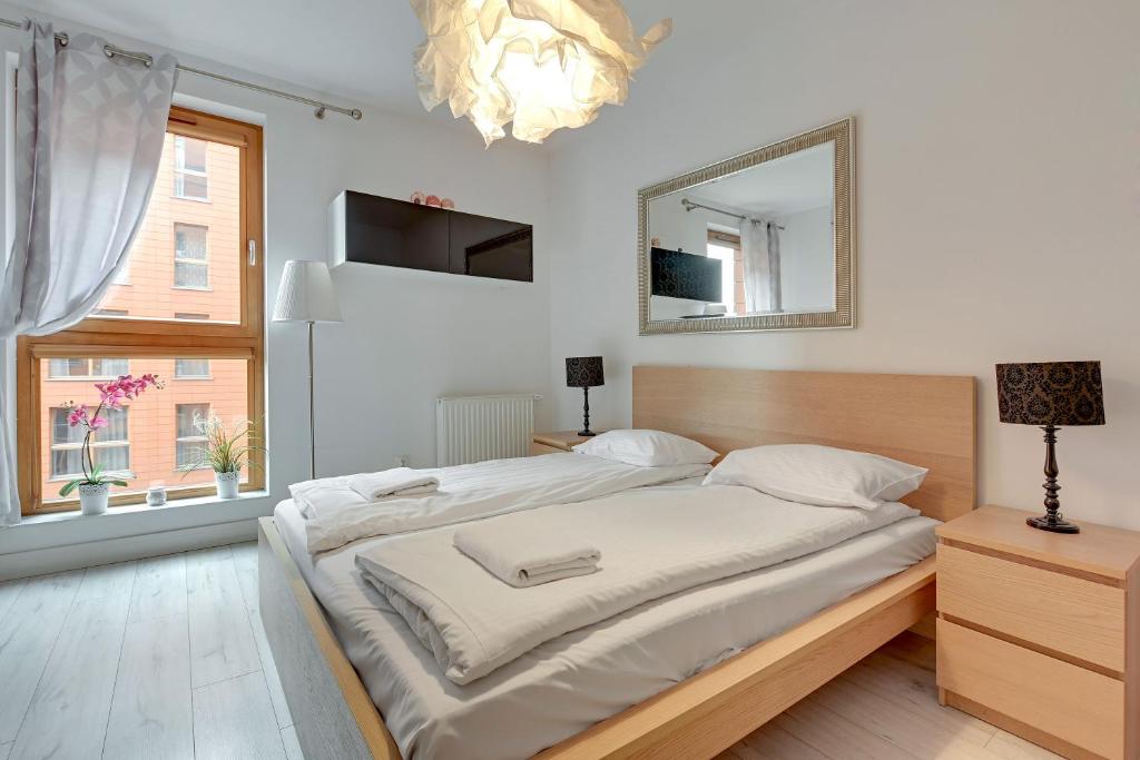 Posteľ alebo postele v izbe v ubytovaní Staywin Apartments Chmielna Park