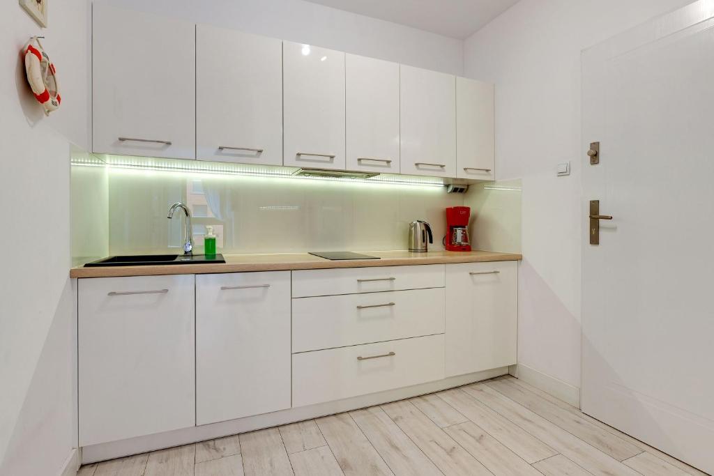 Kuchyňa alebo kuchynka v ubytovaní Staywin Apartments Chmielna Park