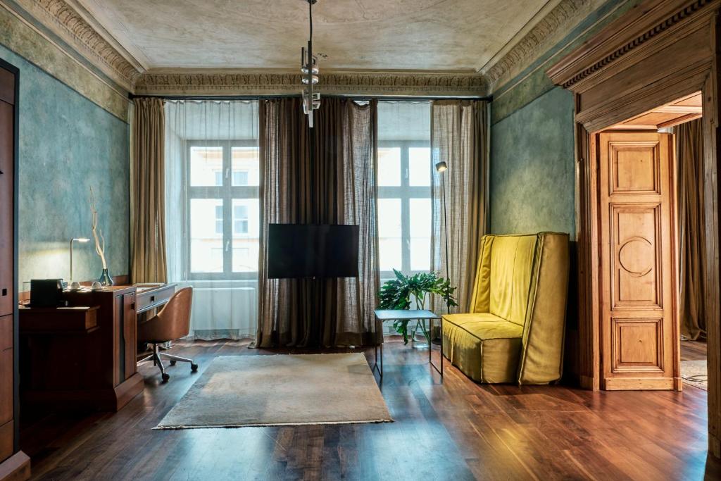 a room with a desk and a chair and a table at Hotel Stary in Kraków