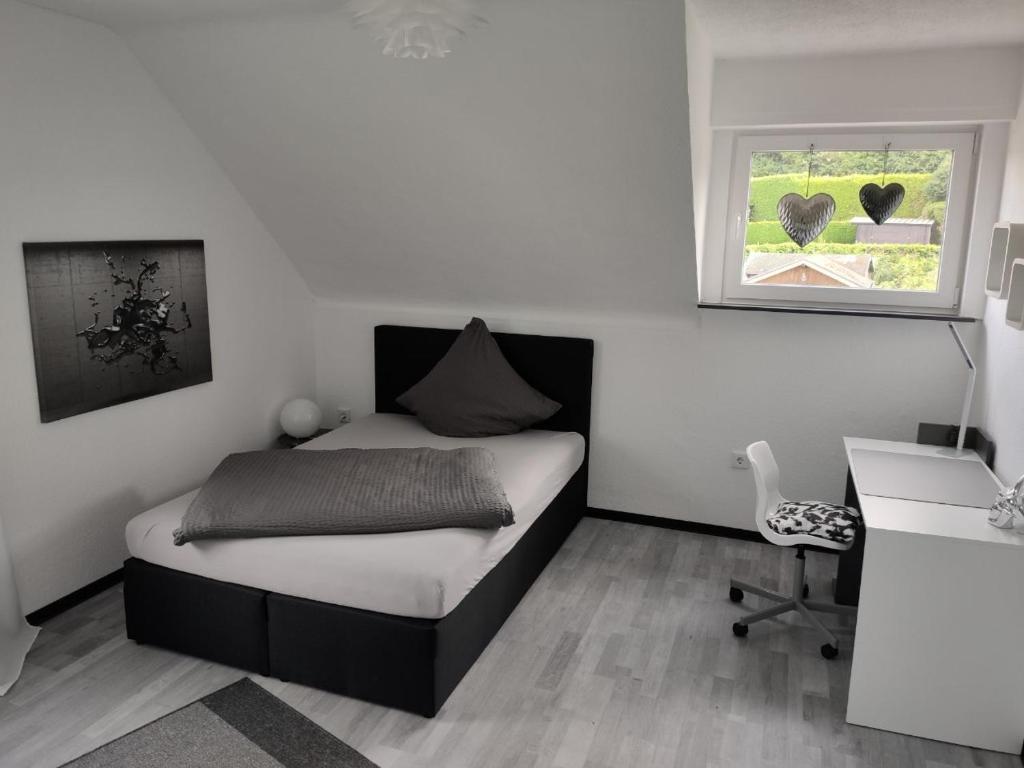 Tempat tidur dalam kamar di Ferienhaus Mone