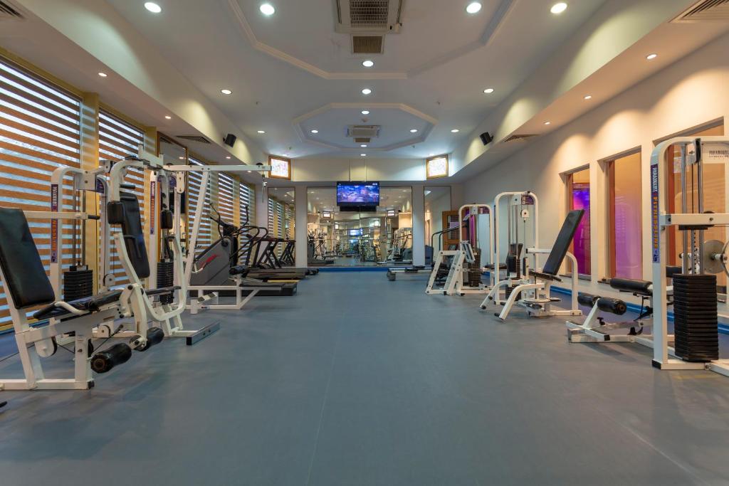 Fitness centrum a/nebo fitness zařízení v ubytování Simena Comfort Hotel