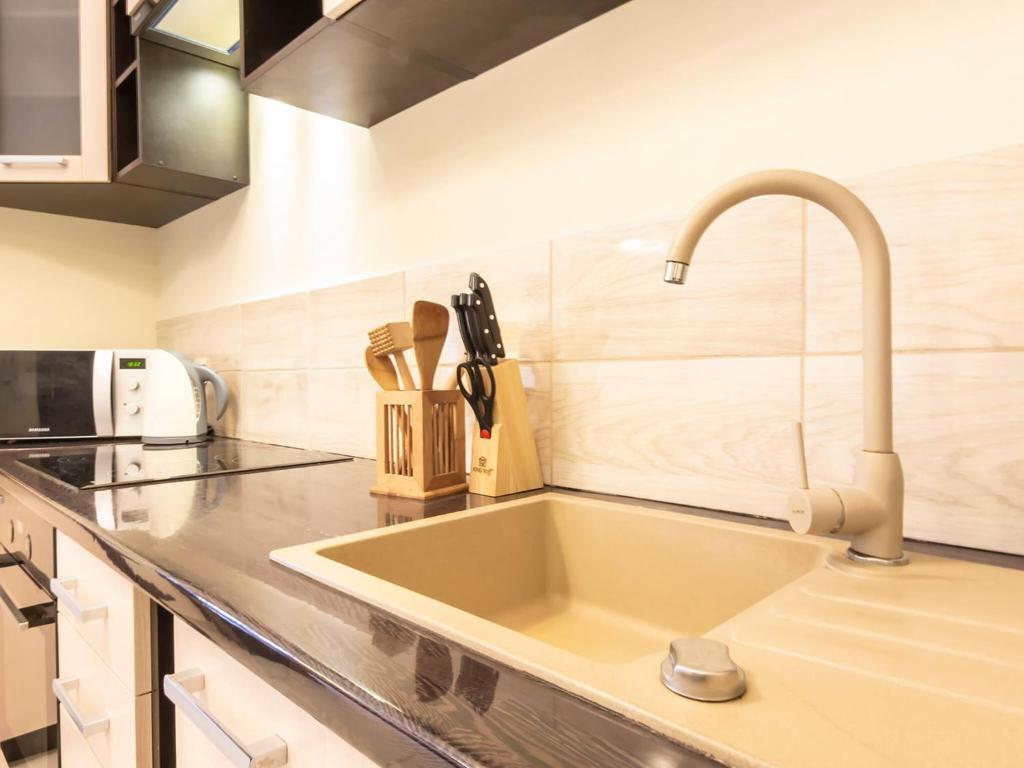 Kuchyň nebo kuchyňský kout v ubytování VacationClub – Olympic Park Apartament A106