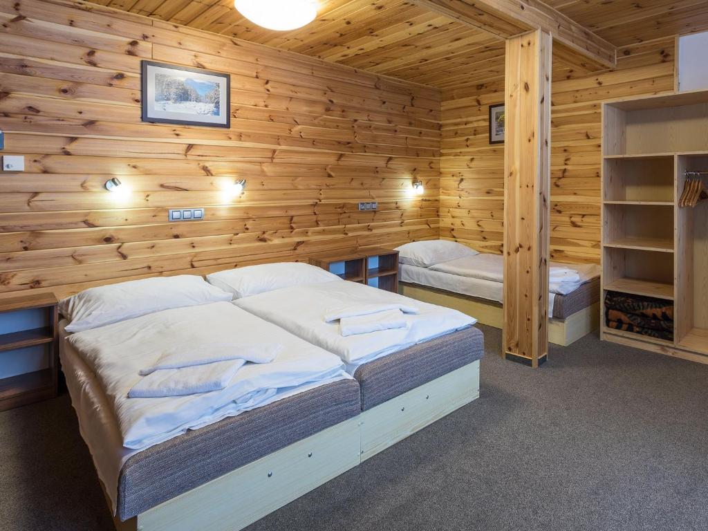 Łóżko lub łóżka w pokoju w obiekcie EA Horský Hotel Hájenka