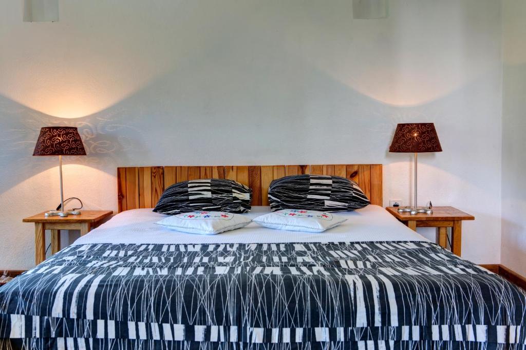 Postel nebo postele na pokoji v ubytování Herzegovina Lodges Boracko Jezero