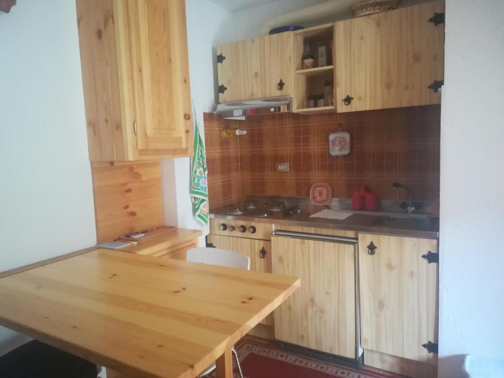 A kitchen or kitchenette at monolocale Sabrina