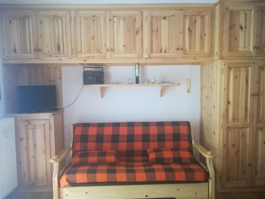A bed or beds in a room at monolocale Sabrina