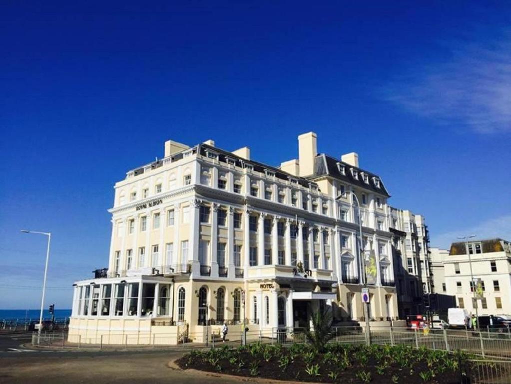 El edificio en el que está el hotel