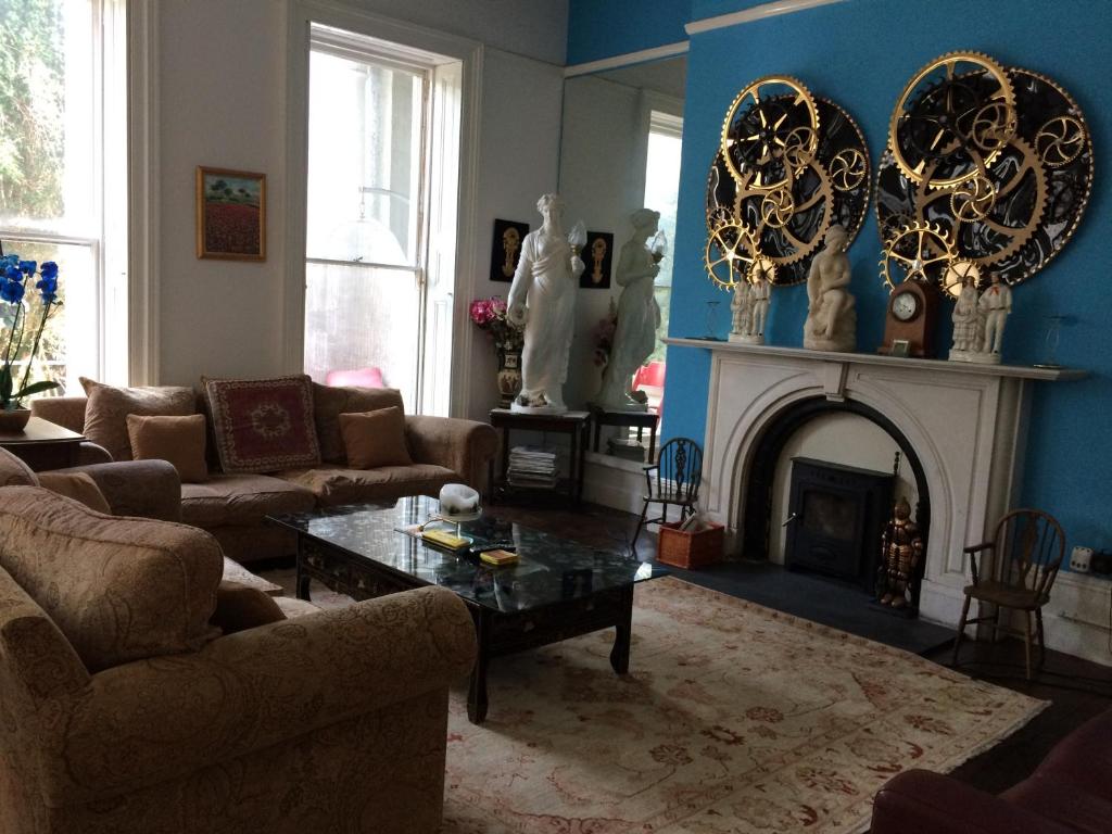 Huge Edwardian room with 2 balconies