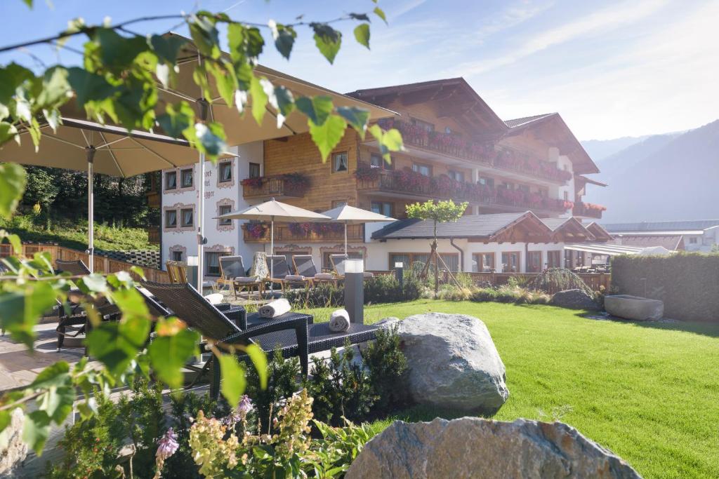 Nespecifikovaný výhled na hory nebo výhled na hory při pohledu z hotelu