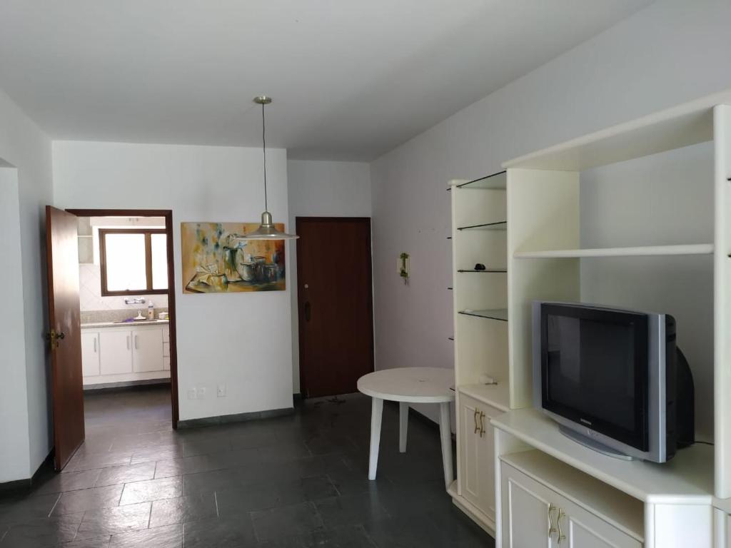  Apartamento Praia Enseada- Perto da praia - Edificio Marina