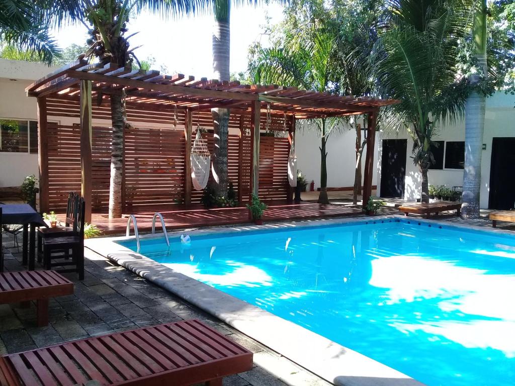 Bazén v ubytování Hotel 41 Valladolid nebo v jeho okolí