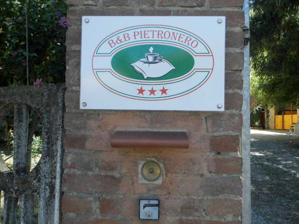 Certifikát, hodnocení, plakát nebo jiný dokument vystavený v ubytování B&B Cantine Pietronero