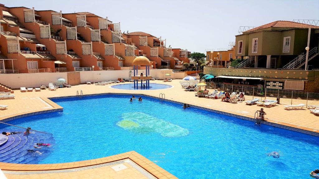 Bazén v ubytování Orlando sea view apartment by AltamarHomes nebo v jeho okolí