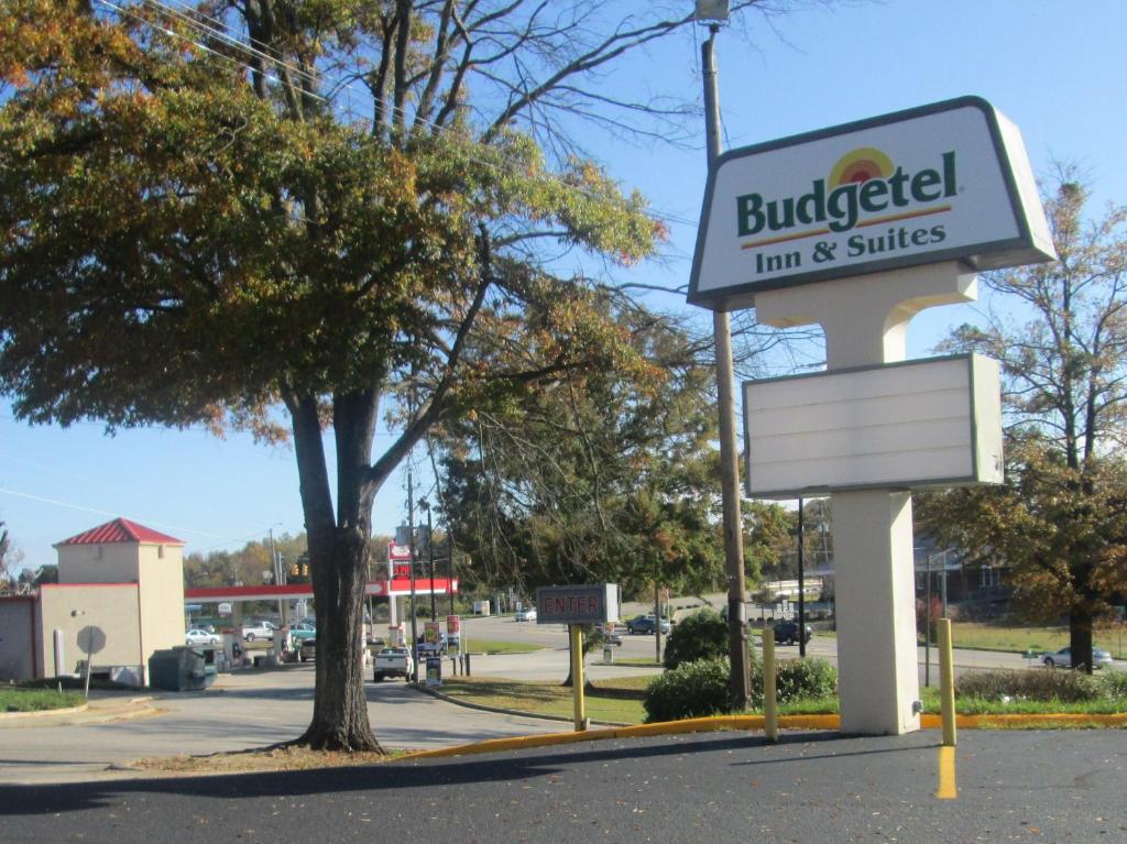 a sign for a building that says buggie inn and suites at Budgetel Inn & Suites in Rockingham