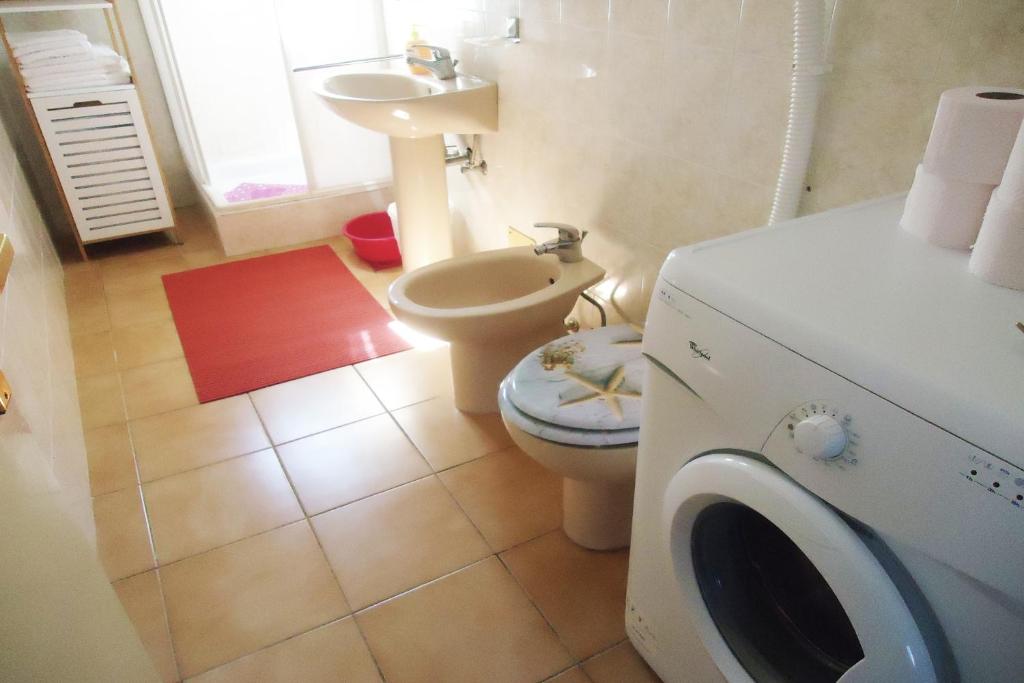 Kúpeľňa v ubytovaní Apartment Rino, only 30m from the sea