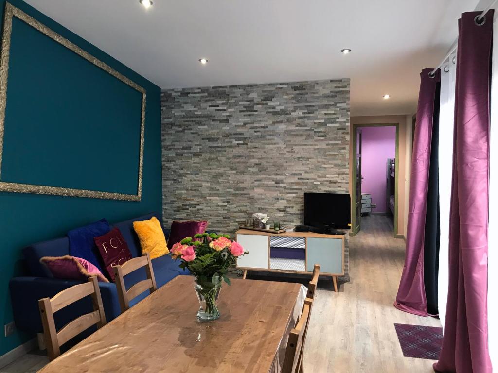 Photo de la galerie de l'établissement Proche Disney - Appartement F3- Tamatave 4 - Centre Historique de Meaux – Portes de Paris., à Meaux