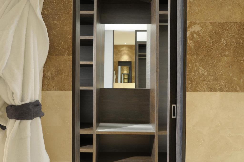 Koupelna v ubytování Alpi Hotel