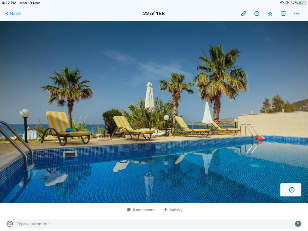Bazén v ubytování Kallinousa Beach Villa nebo v jeho okolí