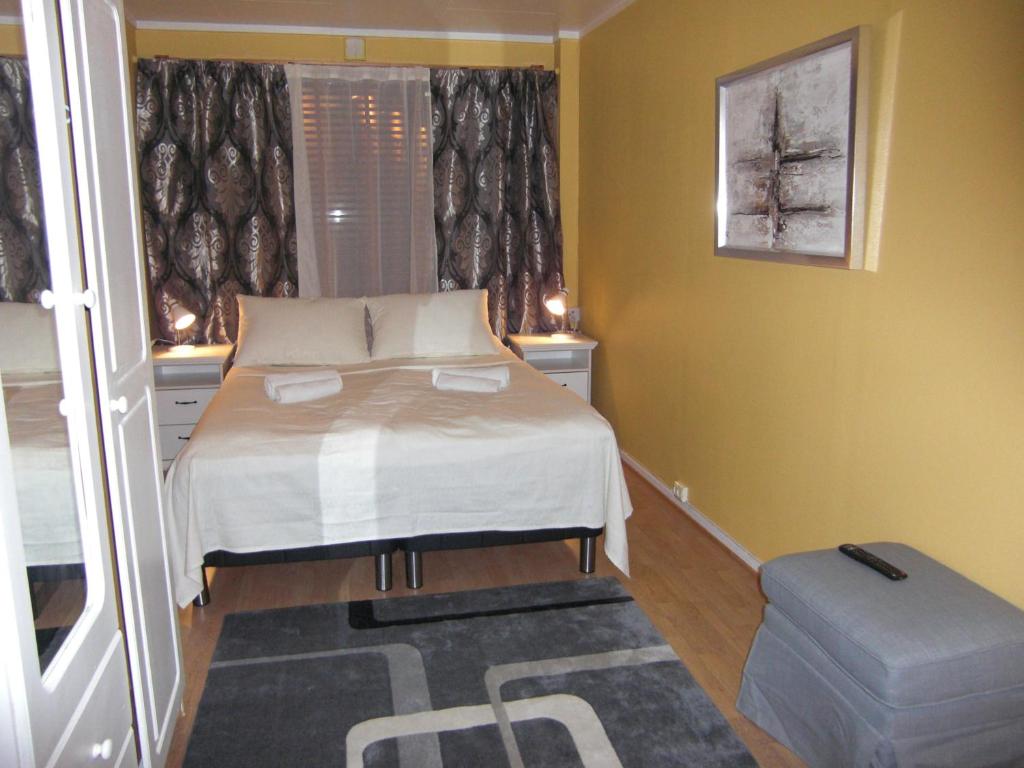 a small bedroom with a bed and a window at Barents Hotell in Kirkenes