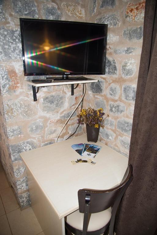 TV a/nebo společenská místnost v ubytování Ktima Petalea
