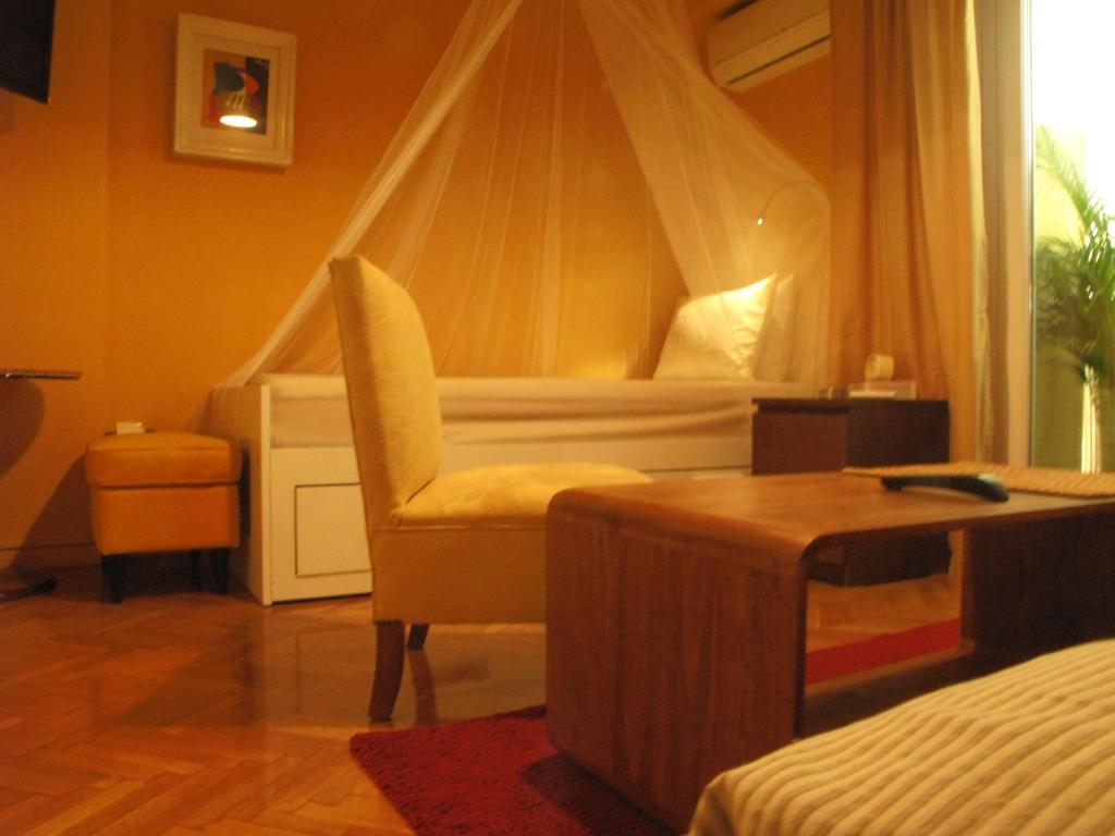 Posteľ alebo postele v izbe v ubytovaní Homey and calm yet central (by the Hilton)