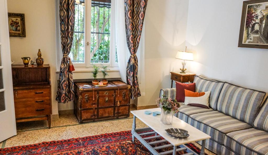 Posedenie v ubytovaní A Happy Stay at Edem Beach by Athenian Homes