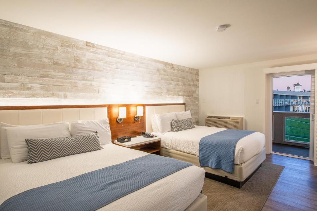 SeaCrest Oceanfront Hotel - Queen Room Met Twee Queensize Bedden En Gedeeltelijk Uitzicht Op De Oceaan