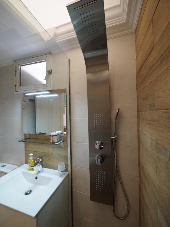 A bathroom at Sophia's Penthouse Apartment With Jacuzzi and Acropolis View From Big Terrace