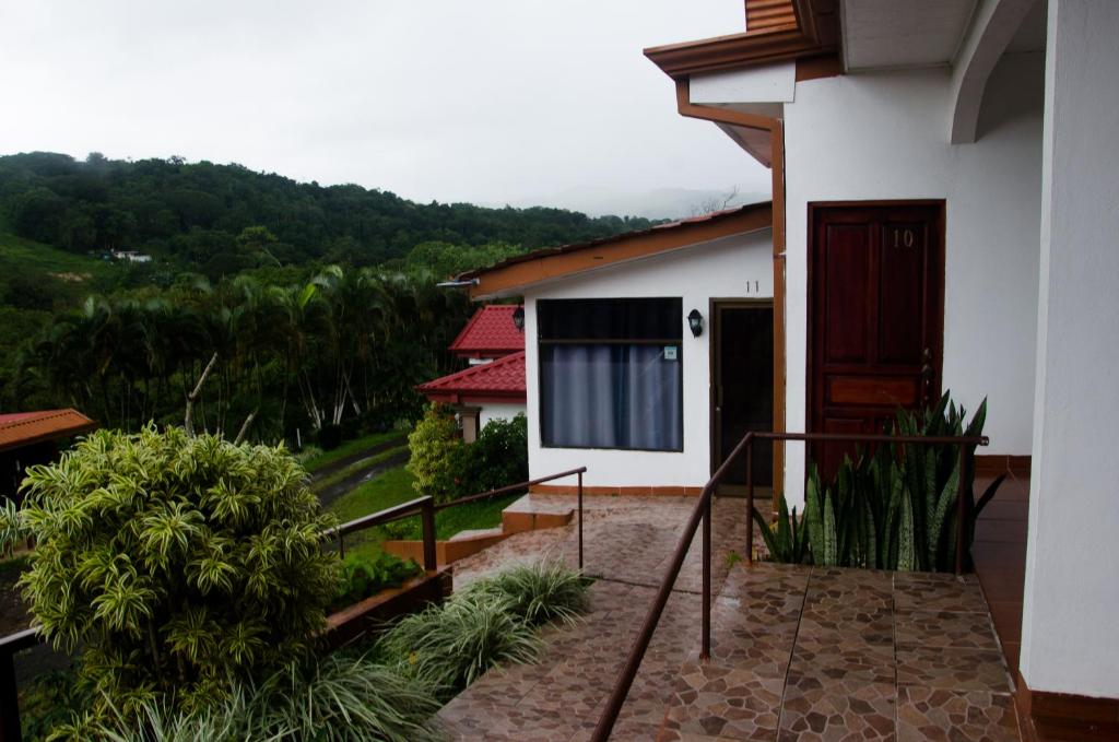 Nespecifikovaný výhled na hory nebo výhled na hory při pohledu z hotelu