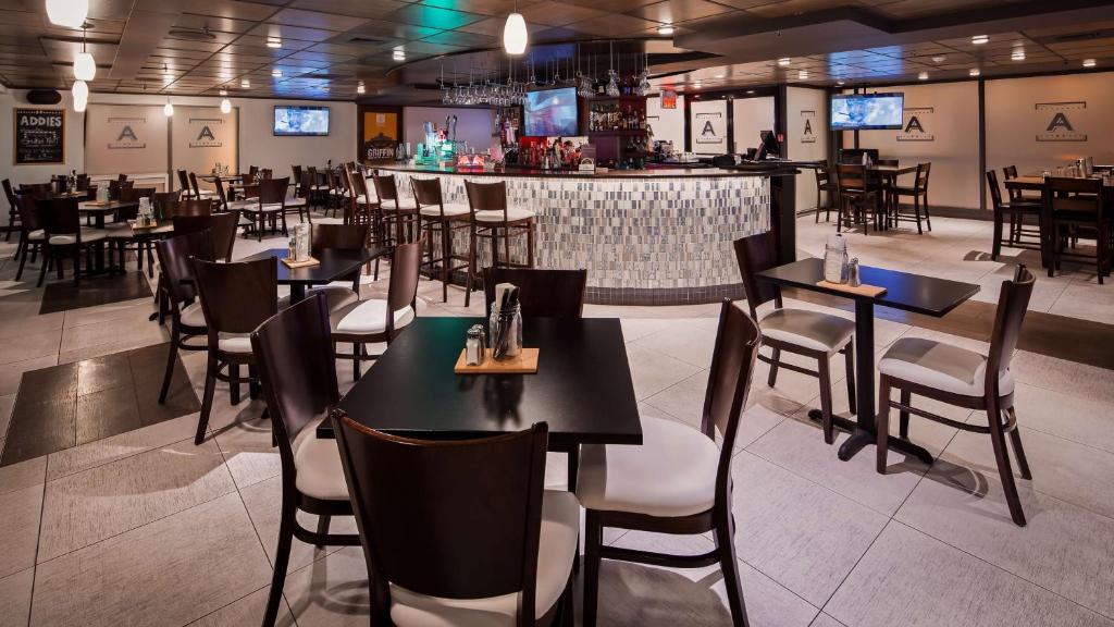 Best Western Plus Montreal Downtown- Hotel Europa - Resim 9