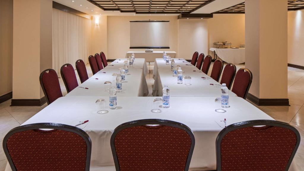 Best Western Plus Montreal Downtown- Hotel Europa - Resim 7