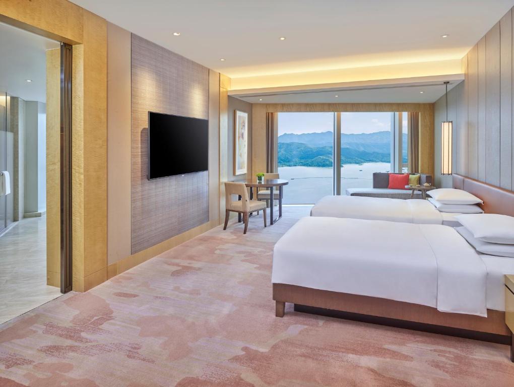 Postel nebo postele na pokoji v ubytování Hyatt Regency Shenzhen Yantian