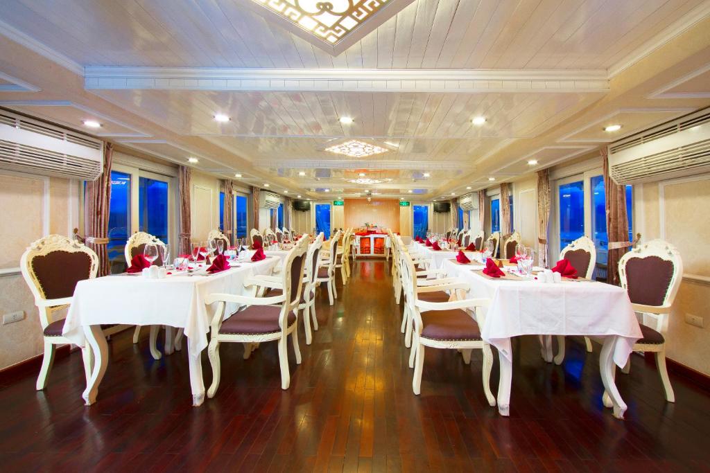Restaurace v ubytování Signature Halong Cruise