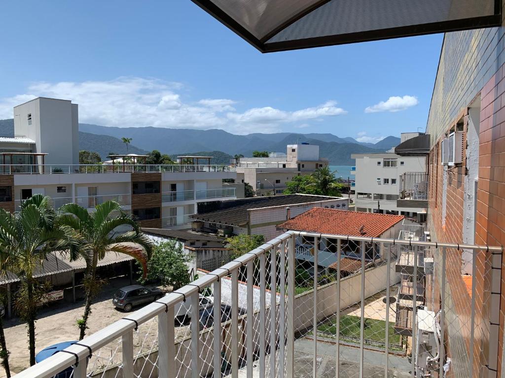a balcony with a view of a city at Apartamento no Itagua - Ubatuba in Ubatuba
