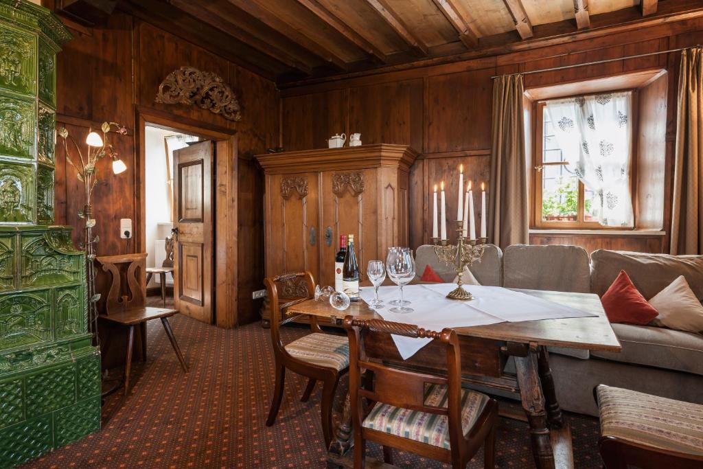 a dining room with a table and a couch at Burghotel in Rothenburg ob der Tauber