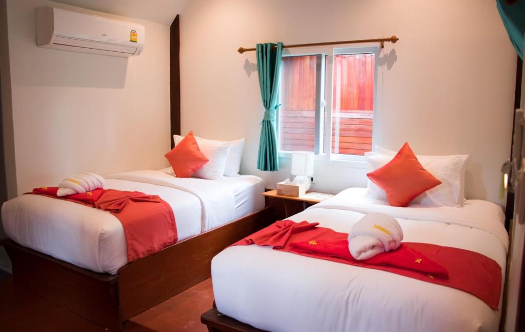Postel nebo postele na pokoji v ubytování Koh Jum Delight Beach
