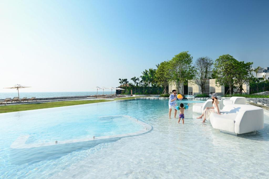 Bazén v ubytování Veranda Resort Pattaya - MGallery Collection nebo v jeho okolí