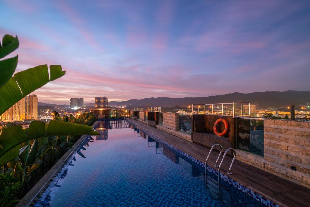 Bazén v ubytování The Luzerne Hotel nebo v jeho okolí