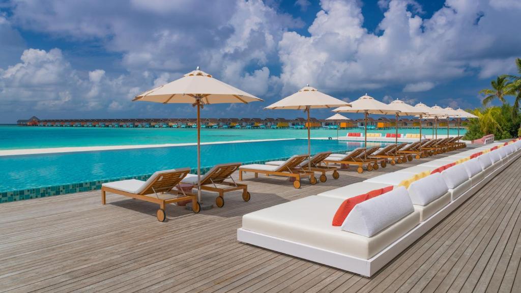 Piscina di The Standard, Huruvalhi Maldives o nelle vicinanze
