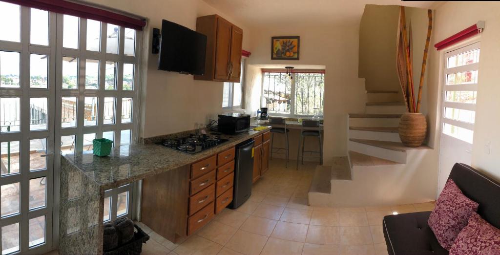 Kuchyň nebo kuchyňský kout v ubytování CHIFLON VILLAS