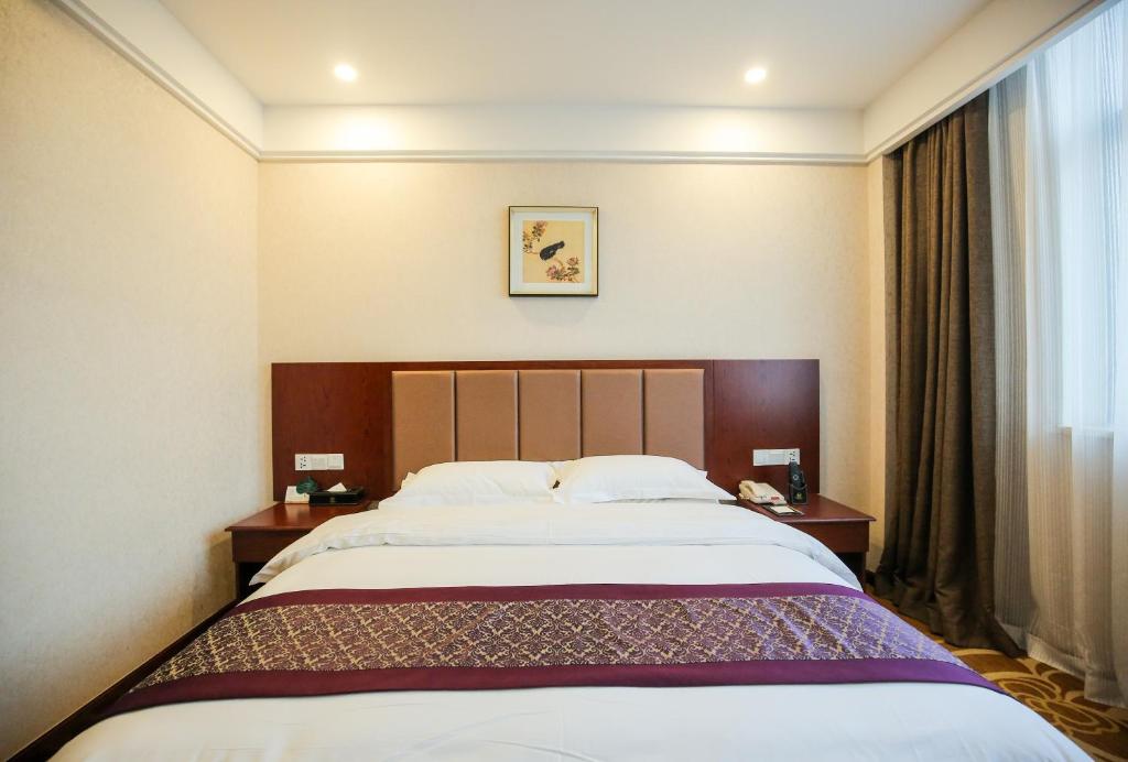 Postel nebo postele na pokoji v ubytování Xin Jue Jiayi Hotel Airport and International Resort