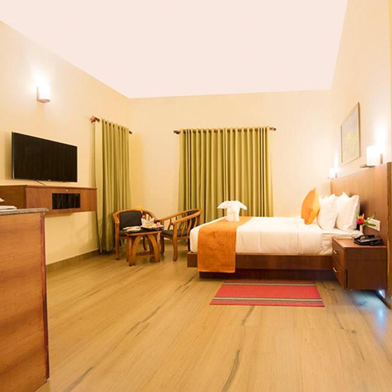 TV a/nebo společenská místnost v ubytování Indeevara Luxury Resort and Spa, Wayanad
