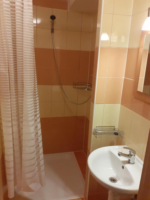 Koupelna v ubytování Ubytovňa a penzión Tavros
