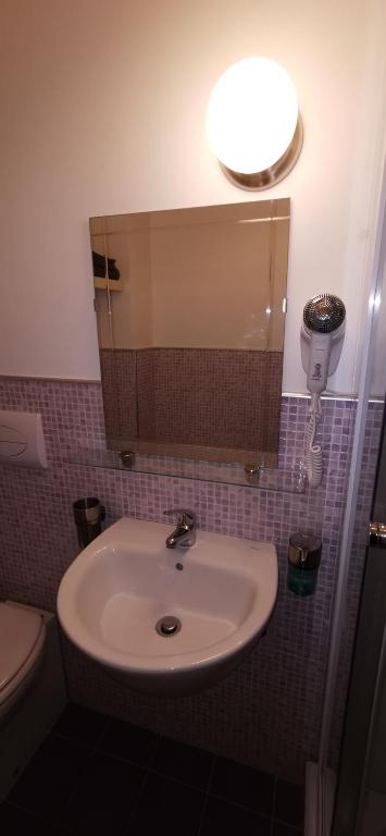 A bathroom at Il Pianoforte B&B