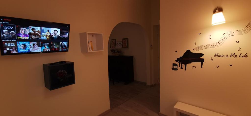 A television and/or entertainment centre at Il Pianoforte B&B